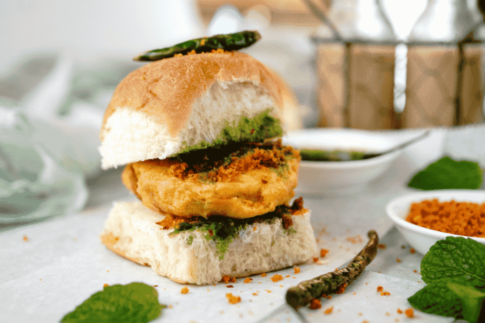 best places vada pav pune